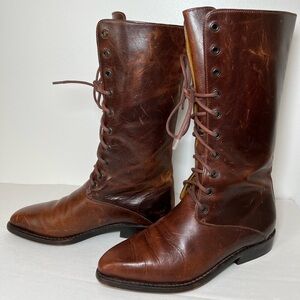 Cole Hann lace up boots 
Size 5.5